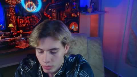 Snapshot of gemdominus chatting on October 13, 12:38 am Gem Dominus online show from October 13, 12:38 am