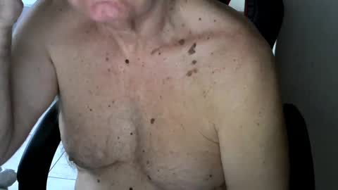 Snapshot of gh1952ma chatting on December 3, 9:09 am Gisse online show from December 3, 9:09 am