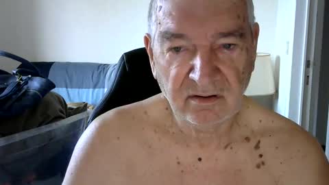 Snapshot of gh1952ma chatting on September 22, 7:52 am Gisse online show from September 22, 7:52 am