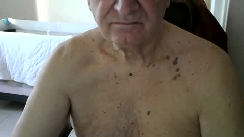 Snapshot of gh1952ma chatting on January 14, 9:45 am Gisse online show from January 14, 9:45 am