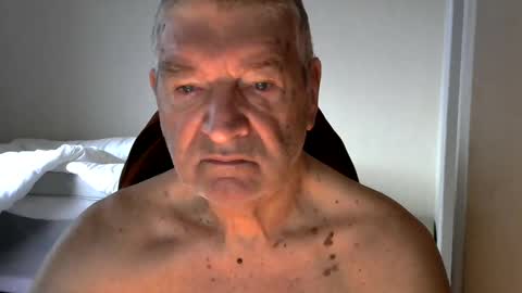 Snapshot of gh1952ma chatting on January 6, 9:19 am Gisse online show from January 6, 9:19 am