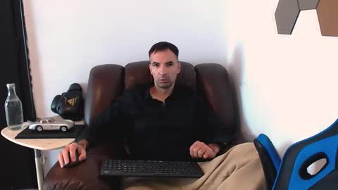 Snapshot of gianni_lion chatting on October 10, 10:20 am Gianni online show from October 10, 10:20 am