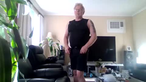 gimmmieoooo online show from February 24, 7:55 am