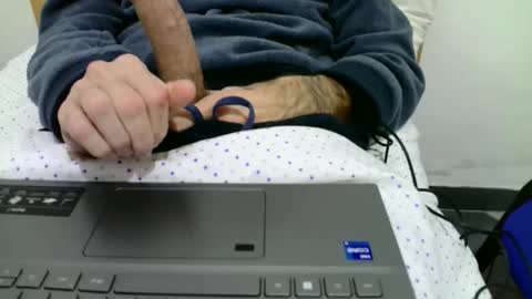 Snapshot of giovet chatting on October 24, 8:32 pm giovet online show from October 24, 8:32 pm