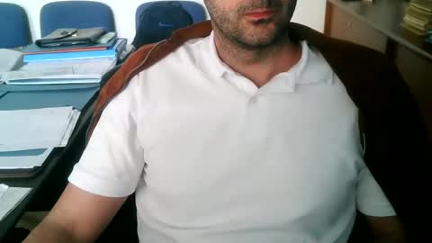 giuseppevai1 online show from April 14, 8:47 am