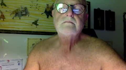 giutomma930394 online show from December 1, 2:42 pm