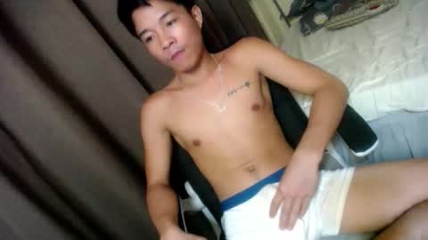 Snapshot of glenndou_daxs chatting on October 25, 9:11 am glenndou_daxs online show from October 25, 9:11 am