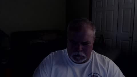 Snapshot of gmctruckguy chatting on October 31, 4:21 pm gmctruckguy online show from October 31, 4:21 pm