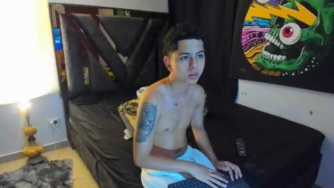 Snapshot of gomez_g_ chatting on October 22, 11:08 pm Gomez online show from October 22, 11:08 pm