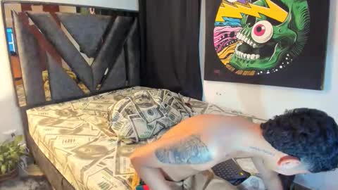 Snapshot of gomez_g_ chatting on October 10, 1:21 am Gomez online show from October 10, 1:21 am