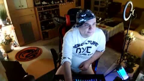 Snapshot of google5001 chatting on October 2, 3:32 am google5001 online show from October 2, 3:32 am