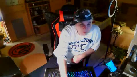 google5001 online show from December 1, 6:22 pm