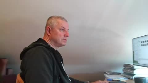 grau197077 online show from April 28, 7:46 am