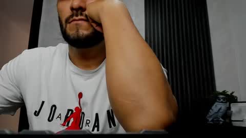 grayknight_ online show from November 12, 2:12 pm