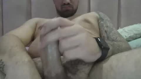 Snapshot of greenboy2121 chatting on February 25, 8:19 pm greenboy2121 online show from February 25, 8:19 pm