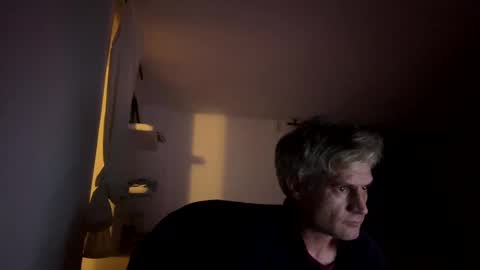 guardiannif_ online show from January 31, 11:24 pm