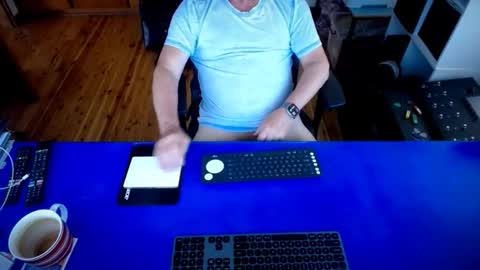 guesswhatigot2 online show from October 25, 2:35 am