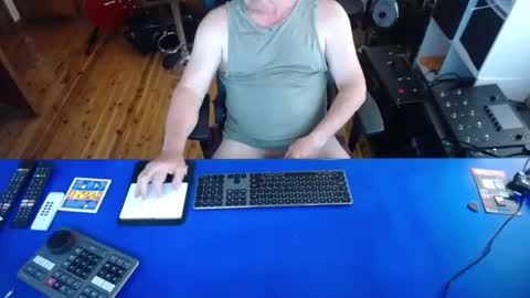 guesswhatigot2 online show from December 18, 6:32 am