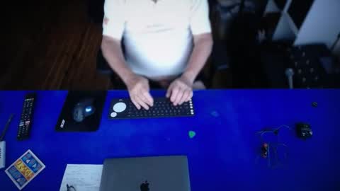 guesswhatigot2 online show from February 27, 9:10 am