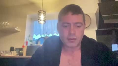 guil0 online show from October 25, 10:28 am