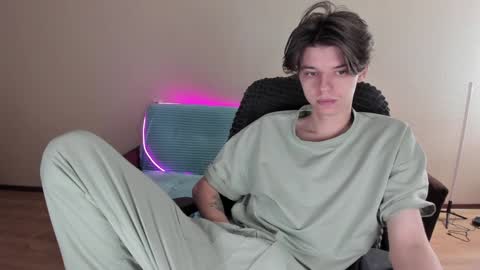 guy_liam1 online show from January 13, 4:50 am