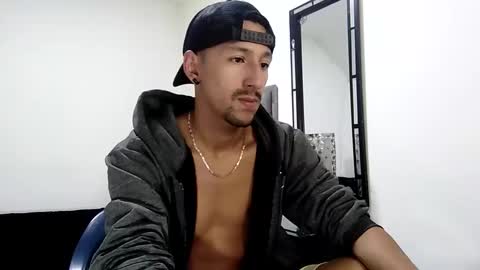 Snapshot of guykarim chatting on February 1, 11:21 am karim online show from February 1, 11:21 am