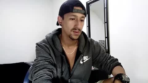 Snapshot of guykarim chatting on December 31, 5:11 am karim online show from December 31, 5:11 am