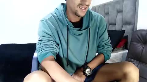 Snapshot of guykarim chatting on February 12, 3:51 am karim online show from February 12, 3:51 am