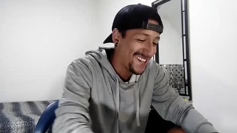 Snapshot of guykarim chatting on January 8, 4:02 am karim online show from January 8, 4:02 am