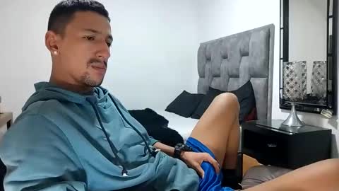 Snapshot of guykarim chatting on March 7, 8:02 am karim online show from March 7, 8:02 am