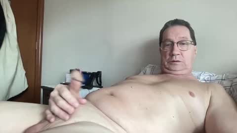 Snapshot of gwashere4u chatting on March 4, 4:20 pm gwashere4u online show from March 4, 4:20 pm