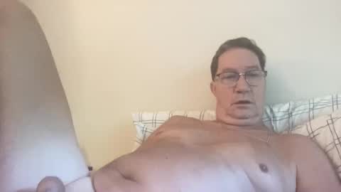 Snapshot of gwashere4u chatting on October 1, 12:53 pm gwashere4u online show from October 1, 12:53 pm