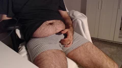 Snapshot of hairy_boy29 chatting on October 19, 9:51 pm hairy_boy29 online show from October 19, 9:51 pm