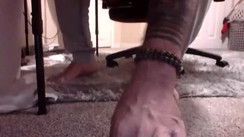 Hairy Daddy Feet online show from November 18, 1:09 am