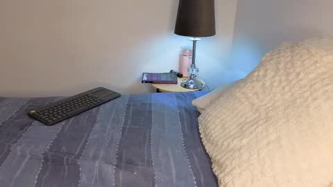 Independent       model  online show from October 28, 1:41 am