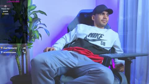 hamiltong12 online show from April 3, 12:18 am