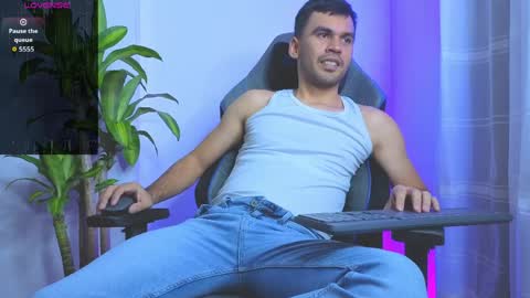 hamiltong12 online show from March 31, 10:00 pm