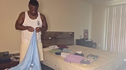 handsallover242 online show from September 23, 9:36 pm