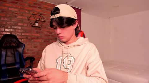 leonardfarrucknick and otis online show from April 7, 12:05 pm