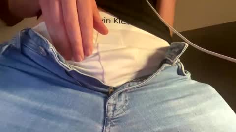 Snapshot of handsomecharmer chatting on December 18, 4:06 pm Handsome online show from December 18, 4:06 pm