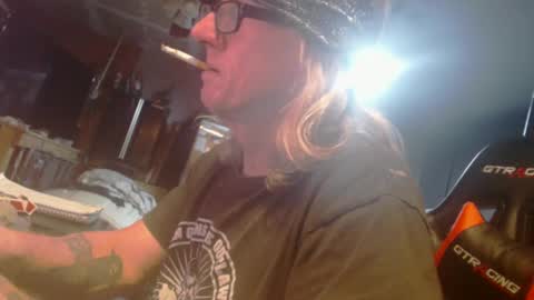 Handystudman online show from December 18, 8:53 am