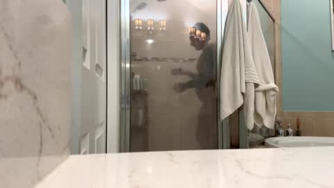 Snapshot of hangit0ut chatting on October 14, 11:17 am hangit0ut online show from October 14, 11:17 am