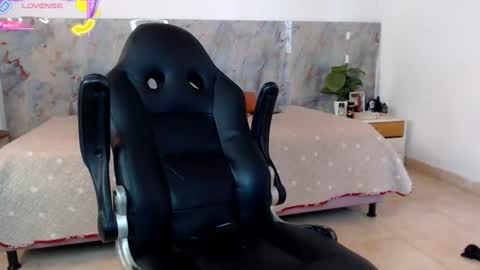 hanz_col online show from July 14, 4:24 pm