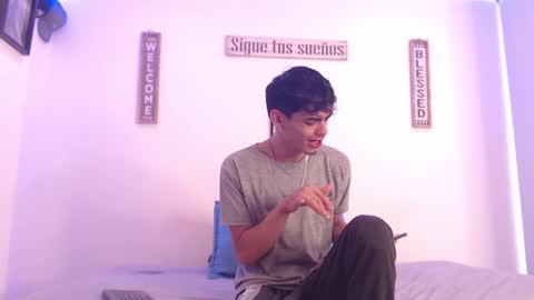 Snapshot of harrythomson1 chatting on December 28, 12:03 pm harry thomson online show from December 28, 12:03 pm