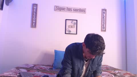 Snapshot of harrythomson1 chatting on January 17, 6:15 am harry thomson online show from January 17, 6:15 am