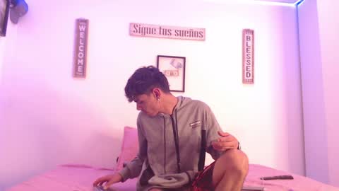 Snapshot of harrythomson1 chatting on December 19, 8:24 am harry thomson online show from December 19, 8:24 am