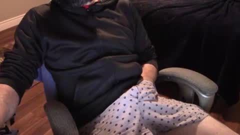 Snapshot of heavilyhung chatting on December 13, 6:31 am John online show from December 13, 6:31 am