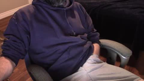 Snapshot of heavilyhung chatting on December 3, 6:24 am John online show from December 3, 6:24 am