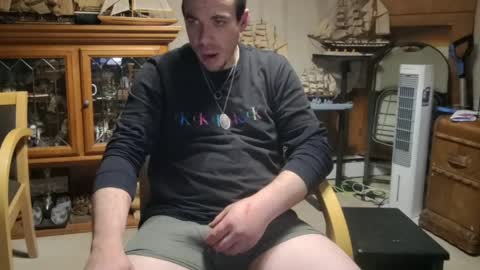 xxScubaStevexx online show from April 9, 9:26 am