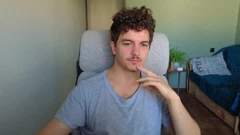 Snapshot of hellish_sugar chatting on October 23, 6:39 am Remy online show from October 23, 6:39 am